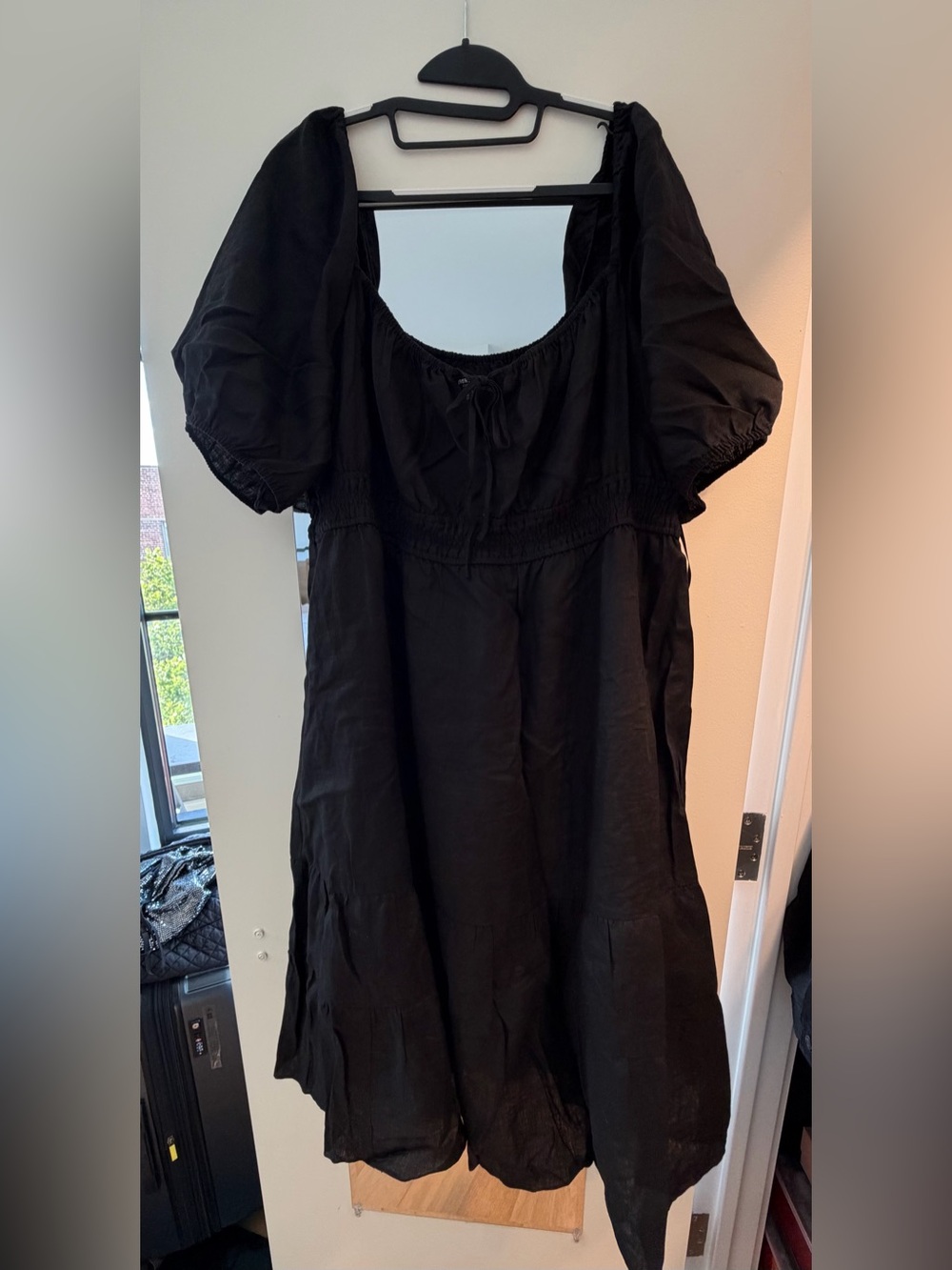 Forever New Curve puff sleeve tiered linen midi dress - Picture 5 of 7